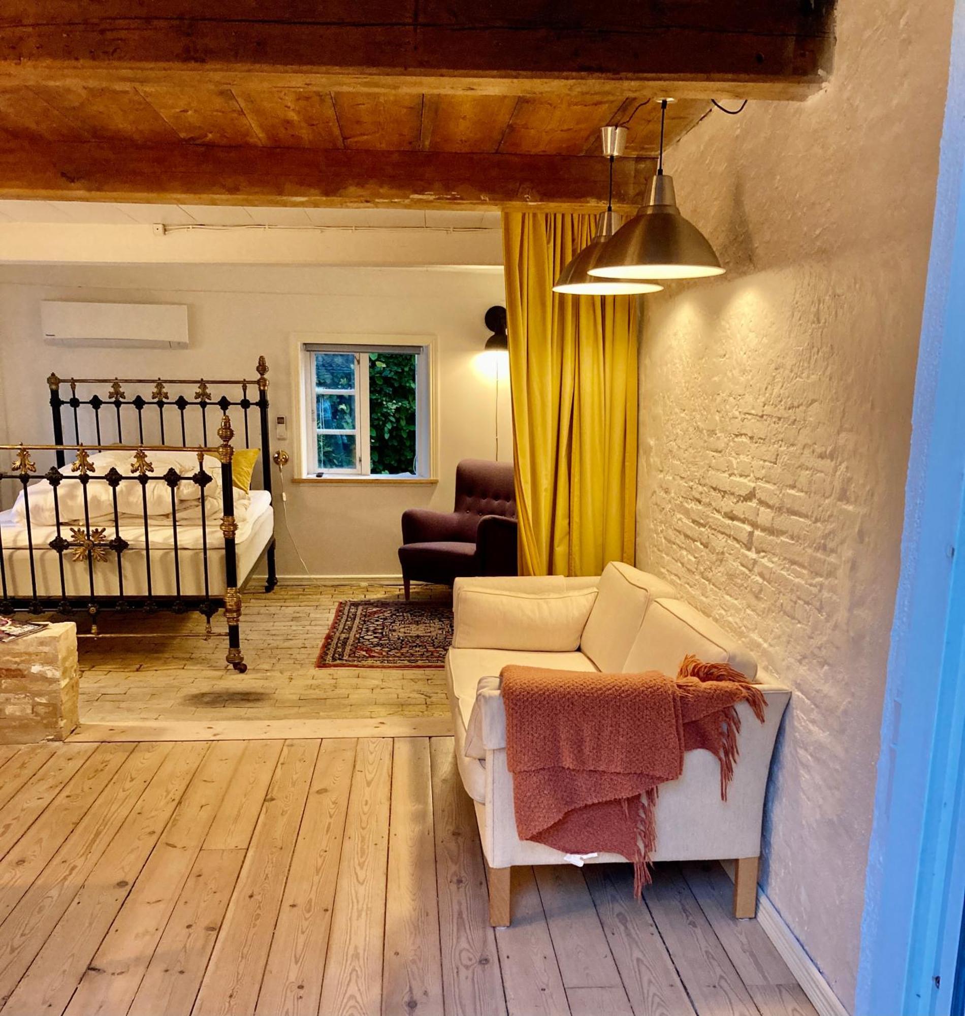 Den Gamle Skomager Hytte Ved Slotssoen Grasten Exterior photo